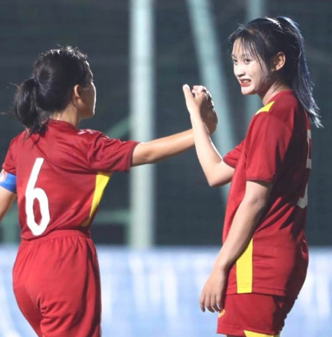 Lê Hồng Yêu (phải) toả sáng - Ảnh: VFF