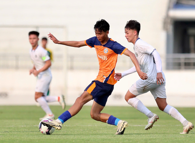 SHB Đà Nẵng có thể hình vượt trội và chơi lấn lướt hơn hẳn. Ảnh: Anh Khoa