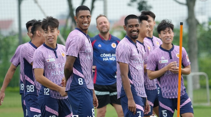 Thầy trò đội CAHN đang rất tự tin trước trận đấu. Ảnh: FBNV