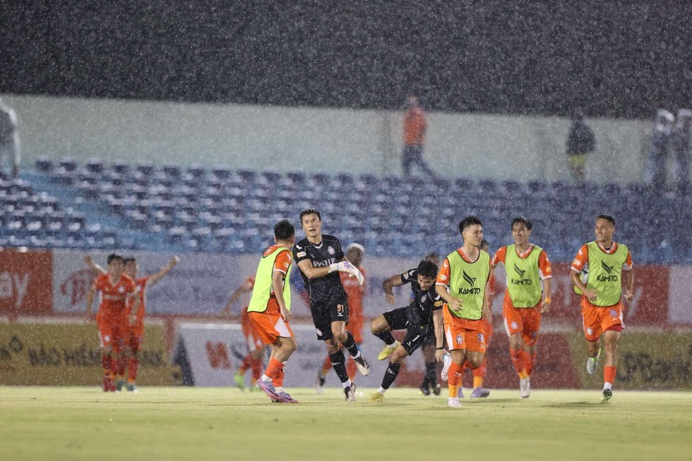 Bàn thắng của Bùi Tiến Dũng đã truyền cảm hứng cho cả đội. Ảnh: Báo Thanh Niên.