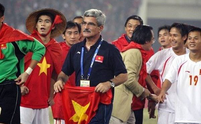 HLV Calisto - Nguoi giup Viet Nam lan dau tien vo dich AFF Cup