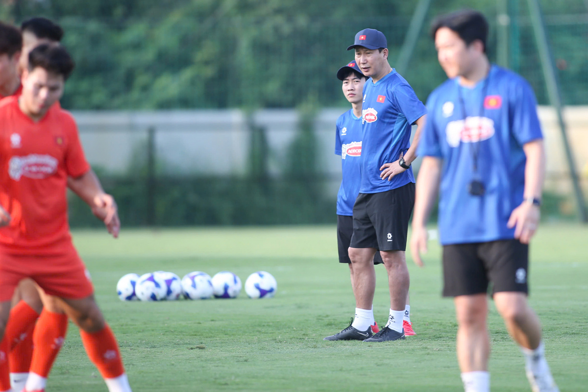ĐT Việt Nam vượt qua U22 Việt Nam trong trận đấu tập nội bộ 1