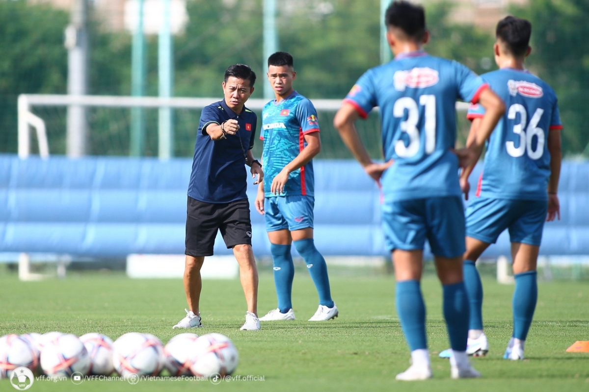 Sự vô duyên của HLV Hoàng Anh Tuấn ở bóng đá cấp CLB 2