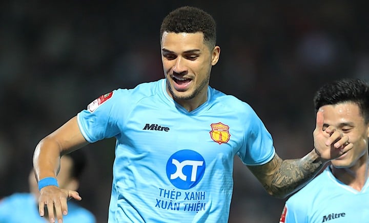 Hendrio gia nhập CLB Hà Nội.