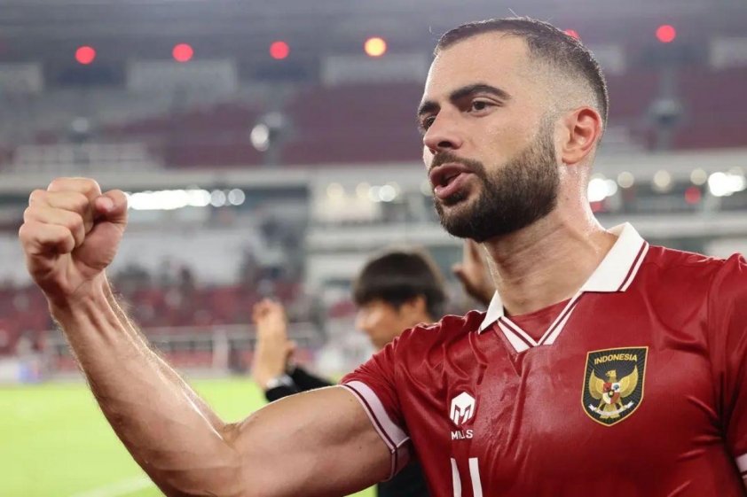 Jordi Amat (Ảnh: Bola).